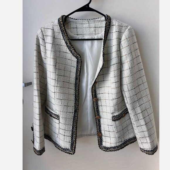 CoCo C-Inspired Tweed Jacket XS-S Hand-Beaded Detailing - Elegant and Chic - Picture 2 of 3